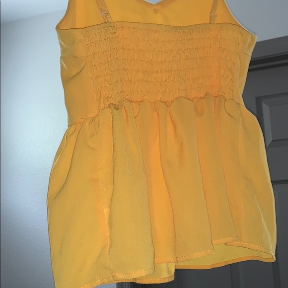 NWT Shirred Mock Buttoned Cami Peplum Top - Picture 3 of 6